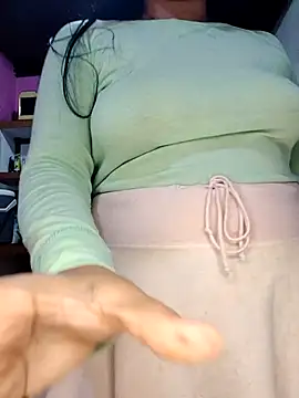 girlpee online show from December 2, 2025, 6:47 pm