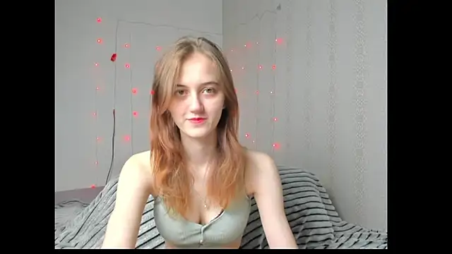 Snapshot of dreamy_pollyyy chatting on April 13, 2026, 4:12 pm dreamy pollyyy online show from April 13, 2026, 4:12 pm