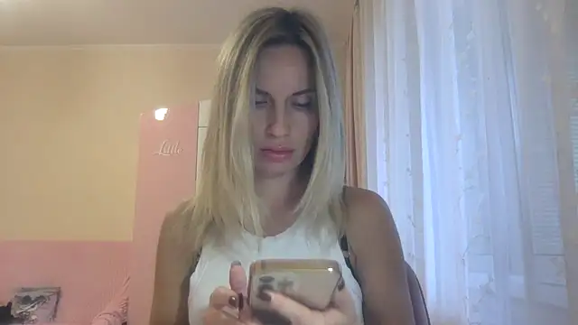 KarelliaStar online show from October 14, 2025, 6:47 am