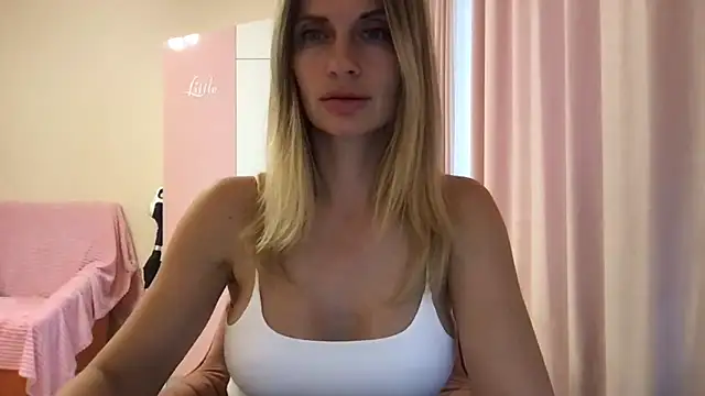 KarelliaStar online show from June 14, 2026, 5:26 pm