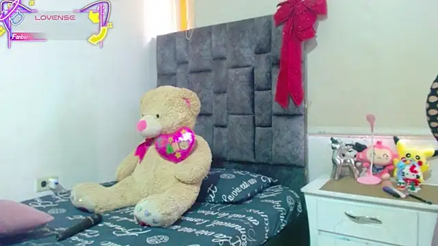 Snapshot of Charlotte_Landry__ chatting on December 21, 2025, 3:30 pm Charlotte Landry online show from December 21, 2025, 3:30 pm