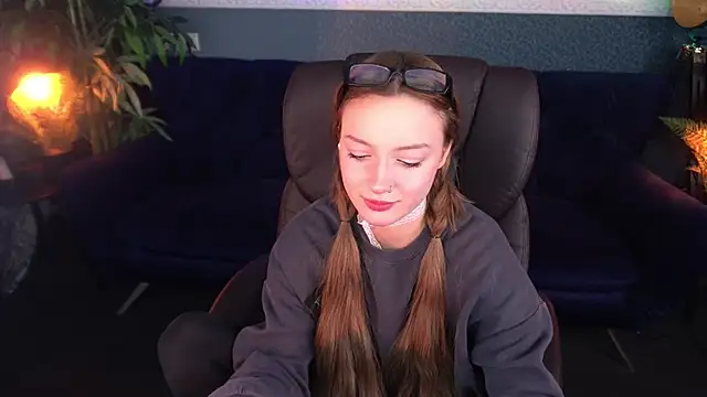 Snapshot of FoxyMayy chatting on October 16, 2025, 12:39 pm FoxyMayy online show from October 16, 2025, 12:39 pm