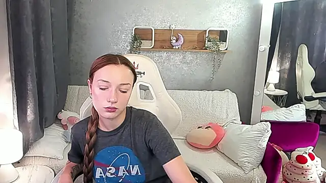 Snapshot of FoxyMayy chatting on October 28, 2025, 2:31 pm FoxyMayy online show from October 28, 2025, 2:31 pm