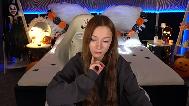 Snapshot of FoxyMayy chatting on October 29, 2025, 2:19 pm FoxyMayy online show from October 29, 2025, 2:19 pm