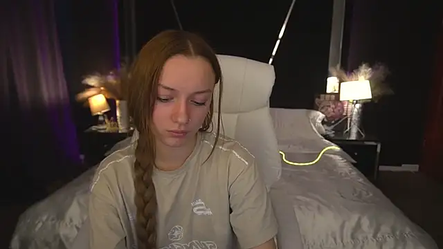 Snapshot of FoxyMayy chatting on November 3, 2025, 1:56 pm FoxyMayy online show from November 3, 2025, 1:56 pm