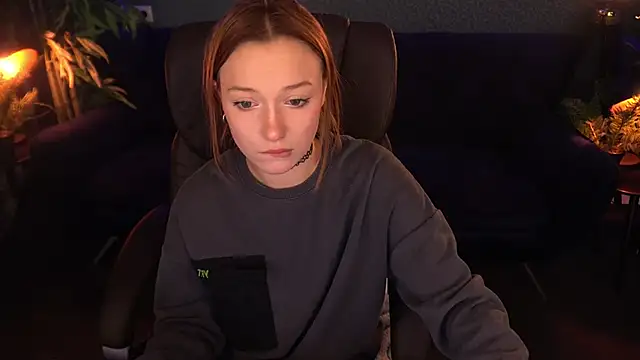 Snapshot of FoxyMayy chatting on November 6, 2025, 1:56 pm FoxyMayy online show from November 6, 2025, 1:56 pm