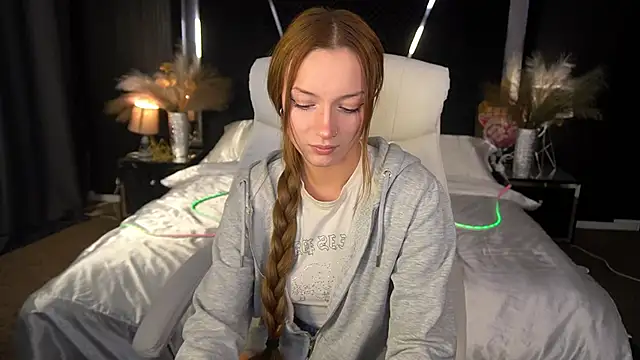 Snapshot of FoxyMayy chatting on November 9, 2025, 9:02 pm FoxyMayy online show from November 9, 2025, 9:02 pm