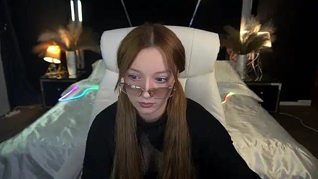 Snapshot of FoxyMayy chatting on November 12, 2025, 2:39 pm FoxyMayy online show from November 12, 2025, 2:39 pm