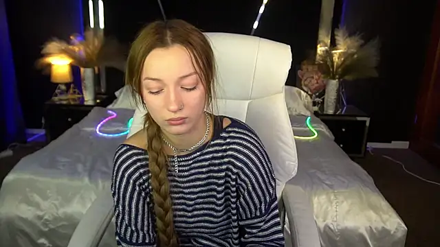 Snapshot of FoxyMayy chatting on November 20, 2025, 2:17 pm FoxyMayy online show from November 20, 2025, 2:17 pm