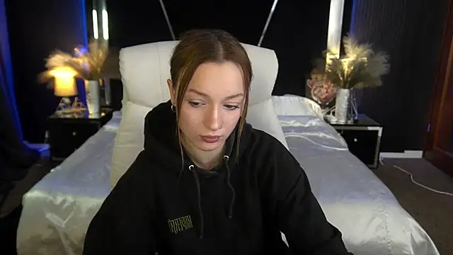 Snapshot of FoxyMayy chatting on November 25, 2025, 2:17 pm FoxyMayy online show from November 25, 2025, 2:17 pm