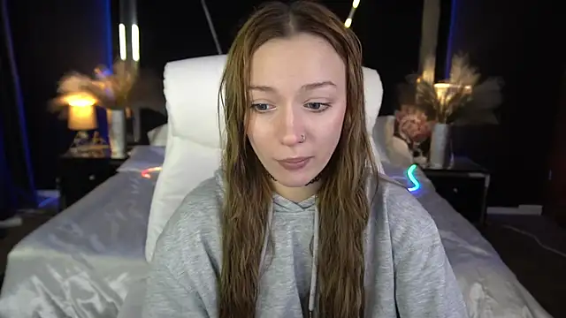 Snapshot of FoxyMayy chatting on December 1, 2025, 2:11 pm FoxyMayy online show from December 1, 2025, 2:11 pm