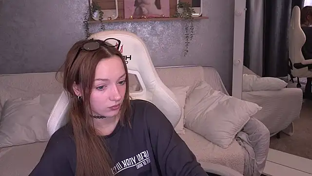 Snapshot of FoxyMayy chatting on December 2, 2025, 2:12 pm FoxyMayy online show from December 2, 2025, 2:12 pm