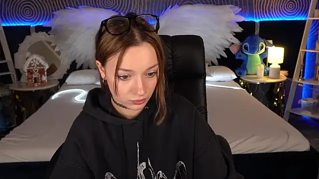 Snapshot of FoxyMayy chatting on December 3, 2025, 2:15 pm FoxyMayy online show from December 3, 2025, 2:15 pm