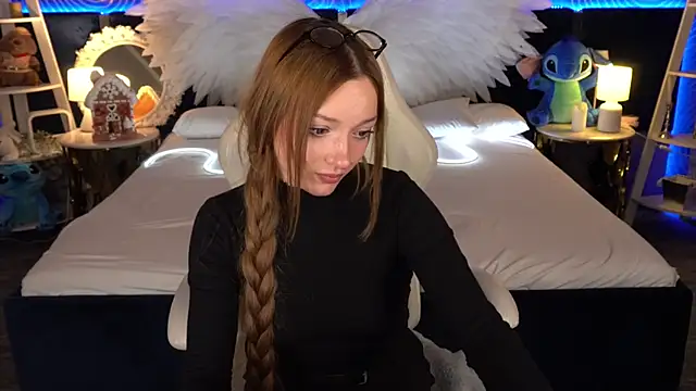 Snapshot of FoxyMayy chatting on December 4, 2025, 1:53 pm FoxyMayy online show from December 4, 2025, 1:53 pm