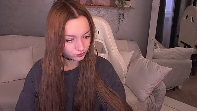 Snapshot of FoxyMayy chatting on December 5, 2025, 6:11 am FoxyMayy online show from December 5, 2025, 6:11 am