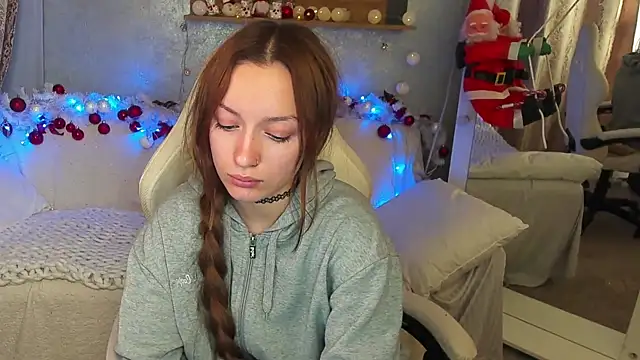 Snapshot of FoxyMayy chatting on December 14, 2025, 11:31 pm FoxyMayy online show from December 14, 2025, 11:31 pm