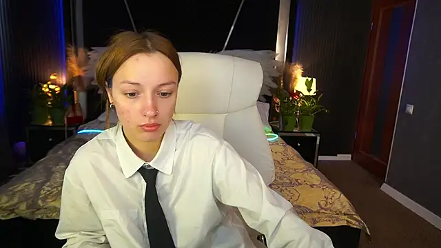 Snapshot of FoxyMayy chatting on May 2, 2026, 12:43 pm FoxyMayy online show from May 2, 2026, 12:43 pm