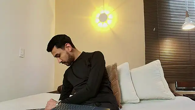 Axel Moon S online show from October 21, 2025, 7:25 pm