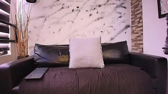 Axel Moon S online show from November 3, 2025, 3:46 pm