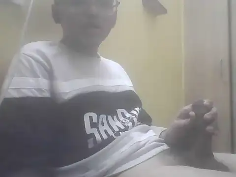 Snapshot of slavedog1107 chatting on February 12, 2026, 2:01 pm slavedog1107 online show from February 12, 2026, 2:01 pm