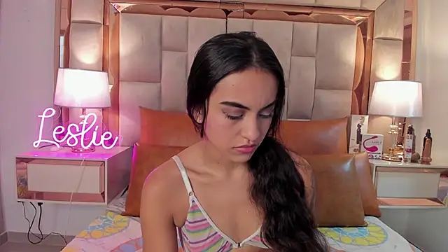 Leslie Bussh  online show from November 14, 2025, 8:07 pm