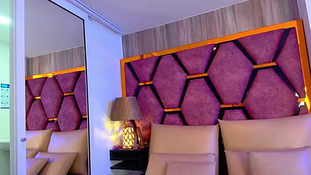 Snapshot of Leslie_Bussh_ chatting on February 11, 2026, 12:32 pm Leslie Bussh online show from February 11, 2026, 12:32 pm