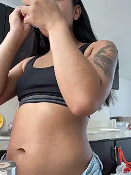 Snapshot of Leslie_Bussh_ chatting on March 4, 2026, 3:40 pm Leslie Bussh online show from March 4, 2026, 3:40 pm