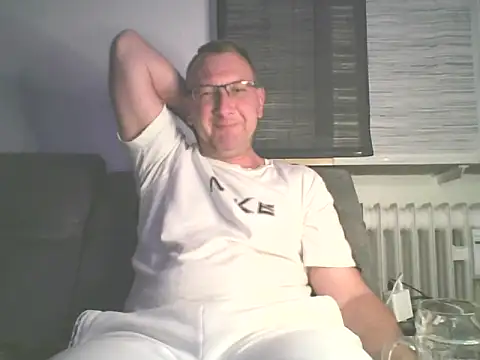 Snapshot of niezlomny75 chatting on September 16, 2025, 7:15 pm niezlomny75 online show from September 16, 2025, 7:15 pm