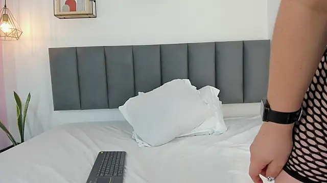 dulce mmg online show from December 1, 2025, 7:08 pm