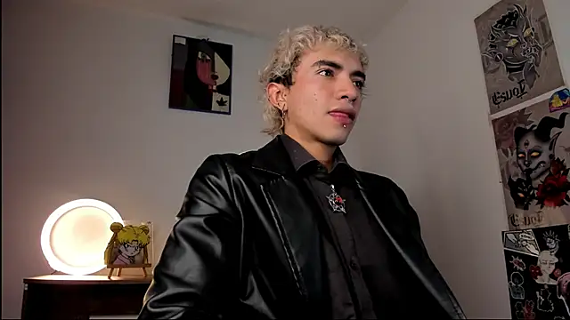 guynextdo0r online show from October 24, 2025, 8:49 pm