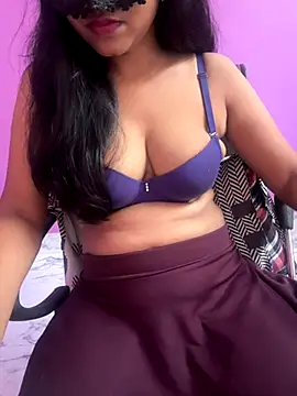 hottylizaa online show from October 23, 2025, 3:39 am