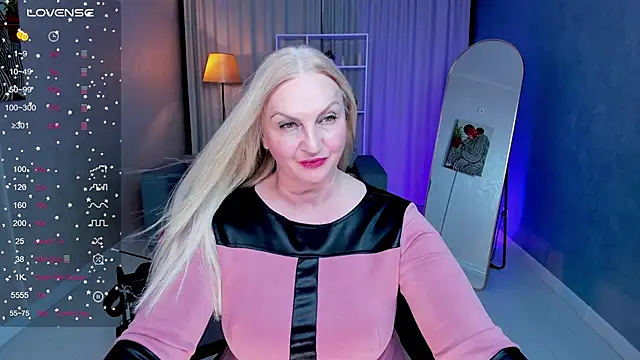 Snapshot of Nina_Devillle chatting on November 25, 2025, 4:07 pm Nina Devillle online show from November 25, 2025, 4:07 pm