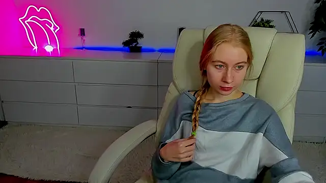 Alina Blonde online show from September 26, 2025, 5:33 am