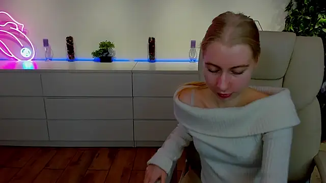 Alina Blonde online show from November 2, 2025, 6:38 am