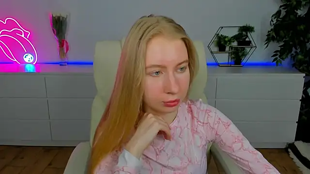 Alina Blonde online show from March 8, 2026, 6:39 am