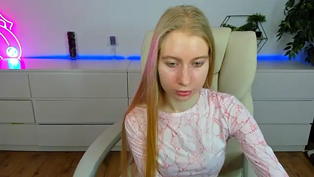 Alina Blonde online show from March 17, 2026, 6:39 am