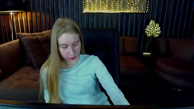 Alina Blonde online show from March 21, 2026, 6:40 am