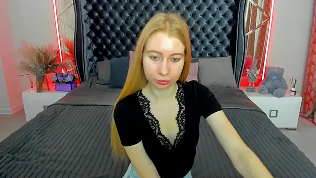 Alina Blonde online show from May 7, 2026, 5:35 am