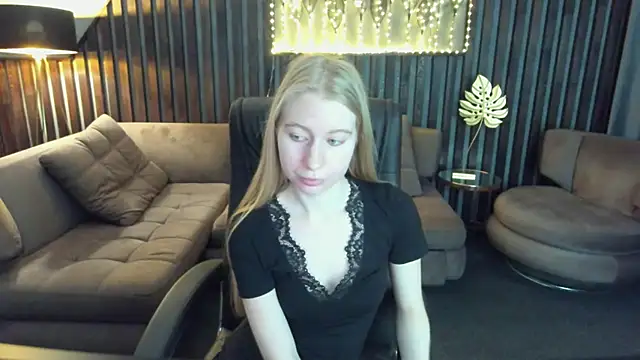 Alina Blonde online show from May 11, 2026, 2:56 pm