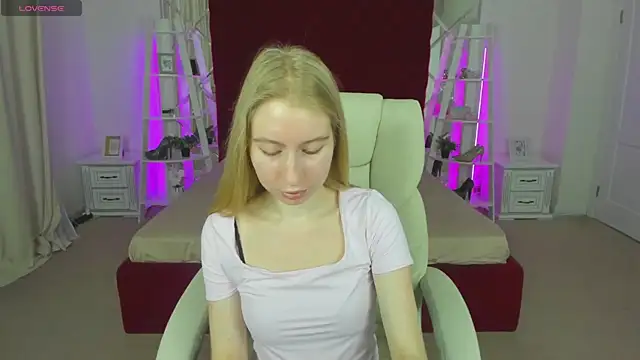 Alina Blonde online show from May 17, 2026, 5:38 am