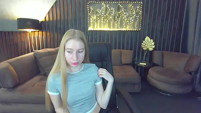 Alina Blonde online show from May 23, 2026, 5:34 am
