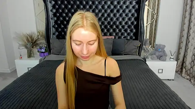 Alina Blonde online show from May 28, 2026, 11:40 am