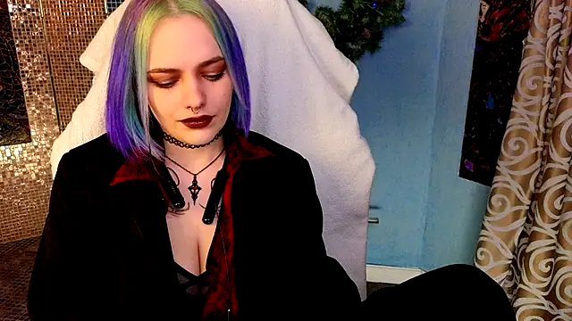 Snapshot of Eniferi chatting on December 23, 2025, 8:45 am Eniferi online show from December 23, 2025, 8:45 am