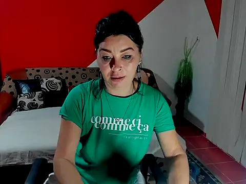 Snapshot of Soffy_Skye chatting on October 10, 2025, 3:38 am Soffy Skye online show from October 10, 2025, 3:38 am