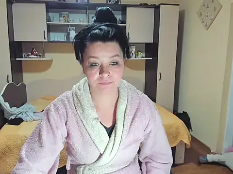 Snapshot of Soffy_Skye chatting on February 2, 2026, 4:44 am Soffy Skye online show from February 2, 2026, 4:44 am