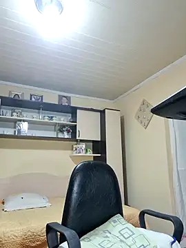 Snapshot of Soffy_Skye chatting on February 6, 2026, 6:18 am Soffy Skye online show from February 6, 2026, 6:18 am