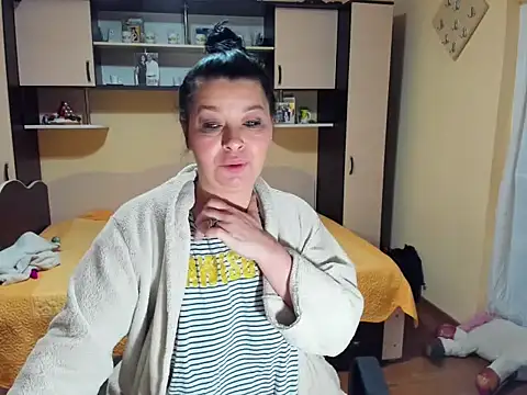 Snapshot of Soffy_Skye chatting on February 10, 2026, 5:00 am Soffy Skye online show from February 10, 2026, 5:00 am