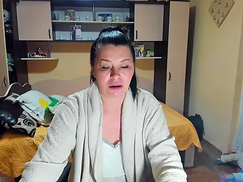 Snapshot of Soffy_Skye chatting on February 17, 2026, 4:53 am Soffy Skye online show from February 17, 2026, 4:53 am