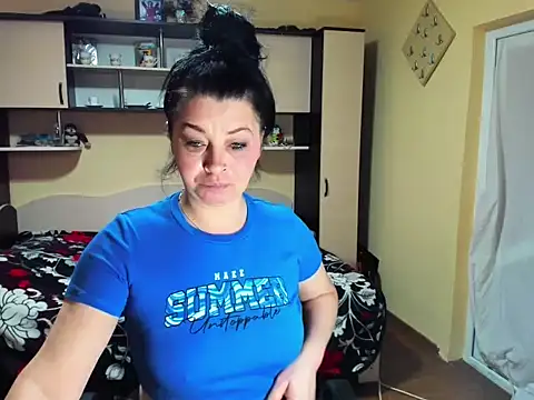 Snapshot of Soffy_Skye chatting on March 4, 2026, 6:19 am Soffy Skye online show from March 4, 2026, 6:19 am