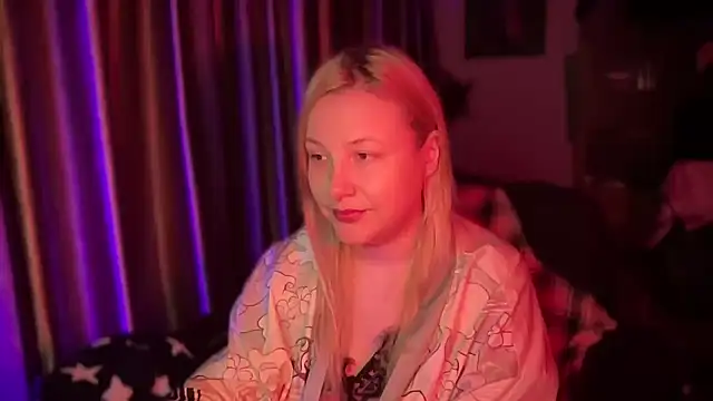 Snapshot of BikiHellena chatting on November 1, 2025, 12:45 am BikiHellena online show from November 1, 2025, 12:45 am